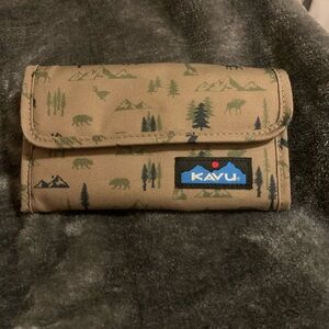 Kavu Green Wallet
